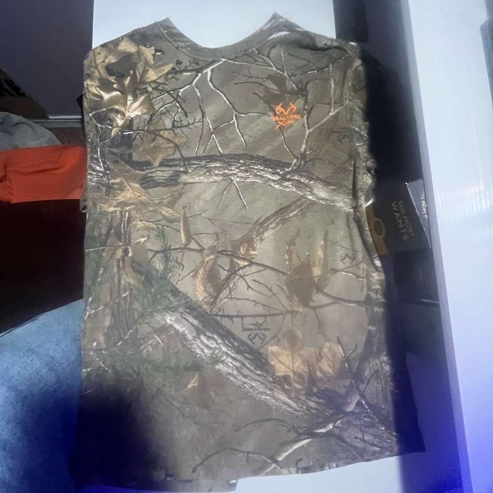hi im luis davis and im selling a real tree cammo shirt